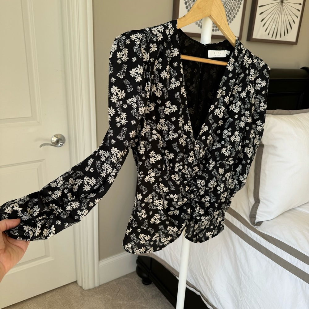 ASTR Ruched Sleeve Ditzy Floral Blouse - Picture 8 of 12